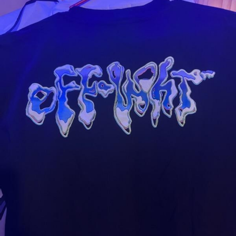 Off-white blue90s liquid oversized tshirt fits like a large
